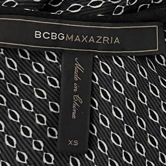 BCBGMAXAZRIA XS Black Printed Francis Roll Tab Sleeves V Neck Romper - Picture 4 of 6